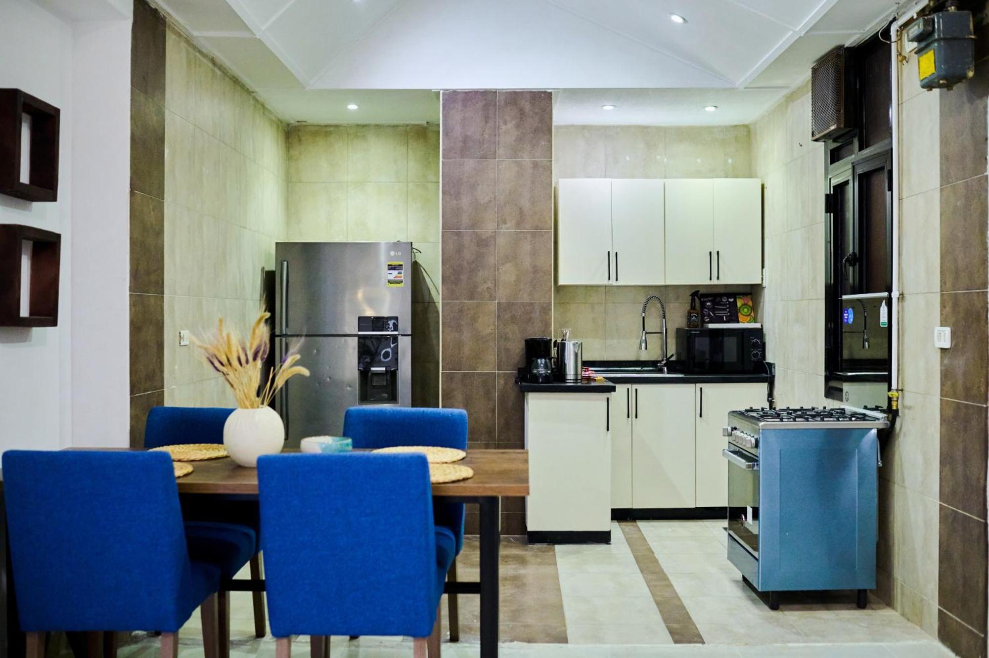 Appartamento Stilvolle Altbauwohnung Gegenueber Vom Marriott Mit 2 Balkone, Klimaanlage, Smart-tv Il Cairo